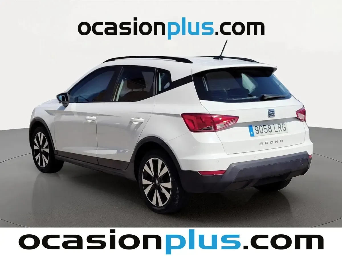 Usado Seat Arona Ecomotive 110 CV (80 kW) 2021 Blanco SUV