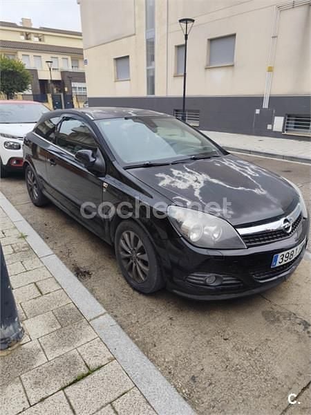Usado Opel Astra GTC 110 CV (80 kW) 2010 Negro Berlina