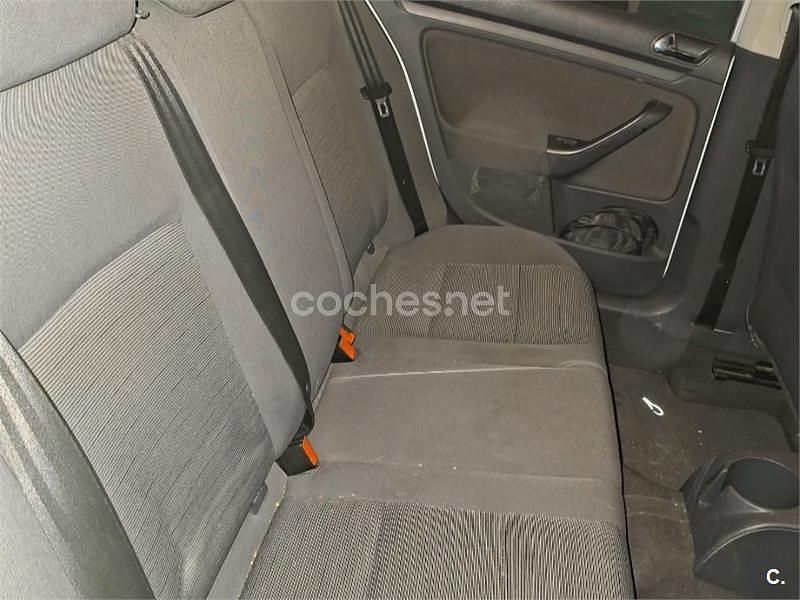 Usado VW Golf IV Conceptline 75 CV (55 kW) 2005 Blanco Berlina