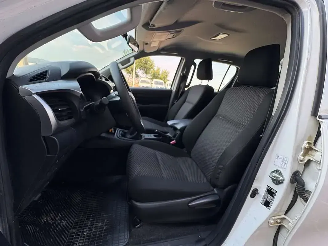 Usado Toyota HiLux 150 CV (110 kW) 2022 Blanco Pickup/Camioneta
