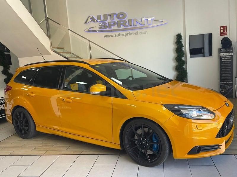 Usado Ford Focus ST 250 CV (183 kW) 2014 Amarillo Familiar