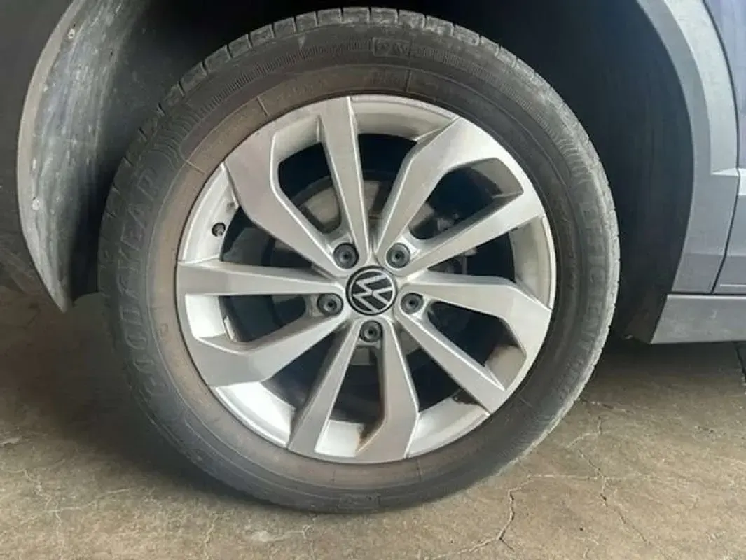 Usado VW T-Roc 110 CV (80 kW) 2023 Gris SUV