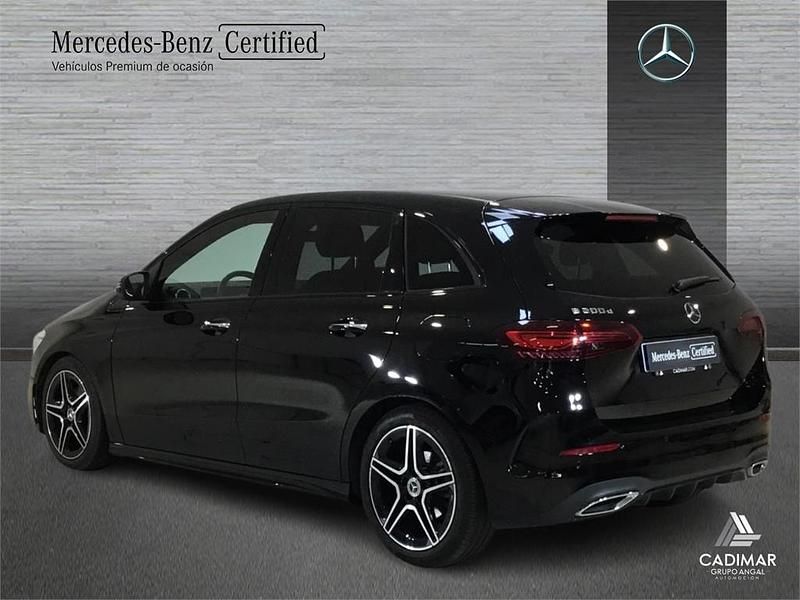 Usado Mercedes B200 150 CV (110 kW) 2023 Negro Monovolumen
