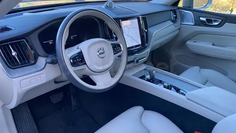 Usado Volvo XC60 Ultimate 351 CV (258 kW) 2023 Plateado SUV