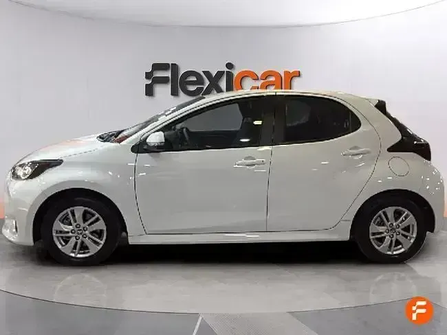 Usado Toyota Yaris Active 116 CV (85 kW) 2022 Blanco Utilitario