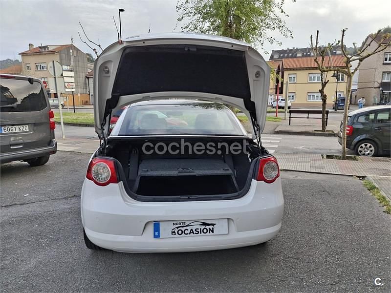 Usado VW Eos 140 CV (102 kW) 2010 Blanco Descapotable