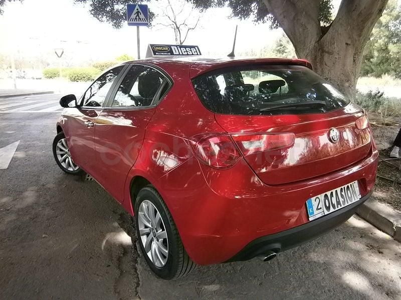 Usado Alfa Romeo Giulietta 120 CV (88 kW) 2017 Rojo Utilitario