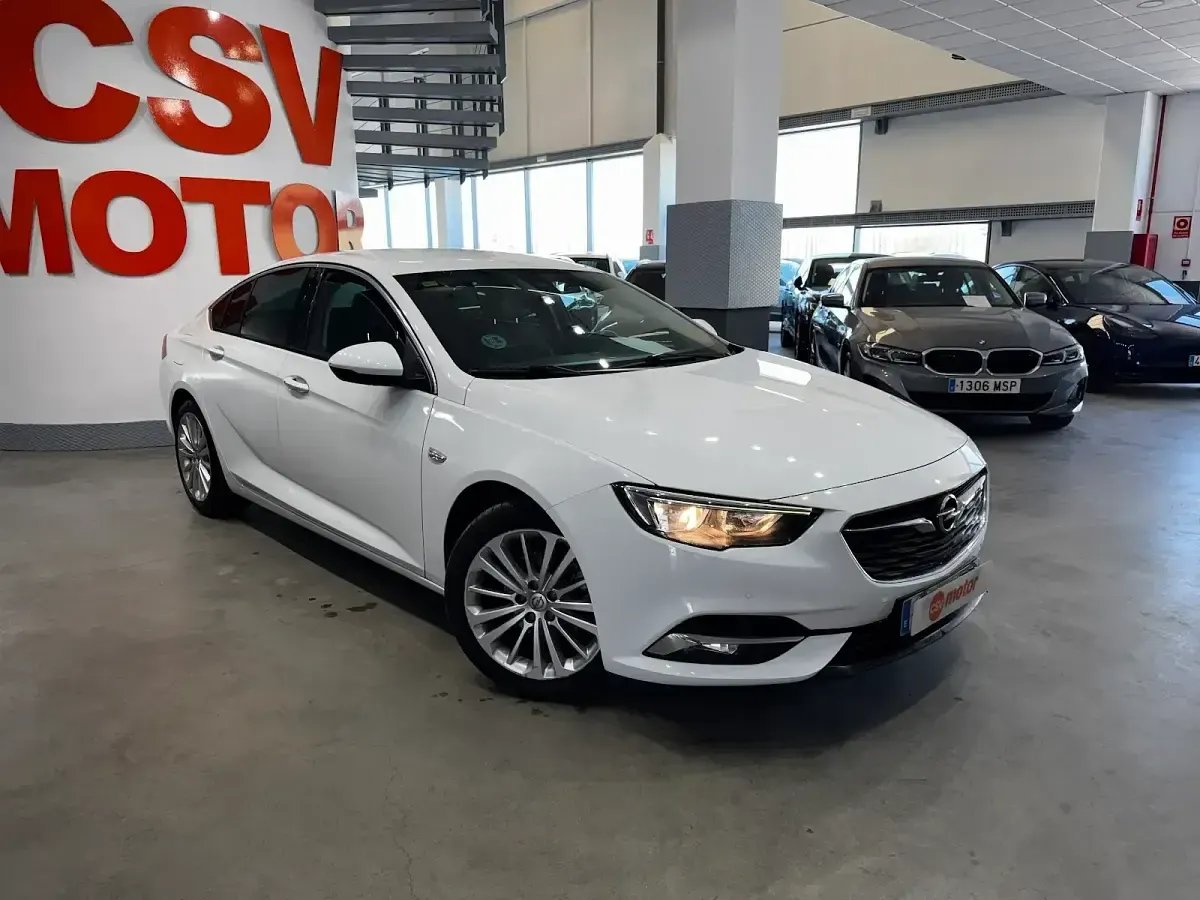 Usado Opel Insignia Edition 136 CV (100 kW) 2020 Blanco Utilitario