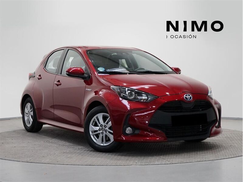 Rojo Usado 2020 Toyota Yaris Hybrid Active Berlina | 19.990 € (Un poco caro) - Imagen 1/4