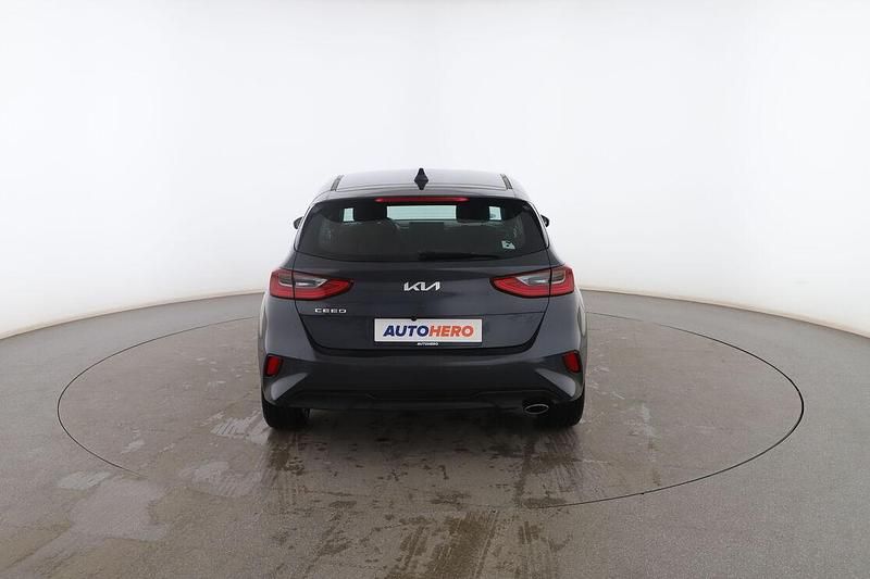 Usado Kia Ceed 120 CV (88 kW) 2023 Gris Utilitario