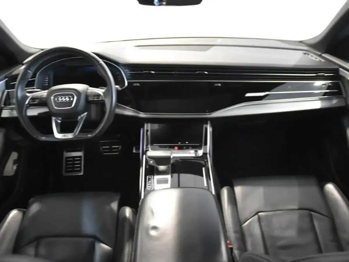 Usado Audi Q8 286 CV (210 kW) 2019 Gris/plata SUV