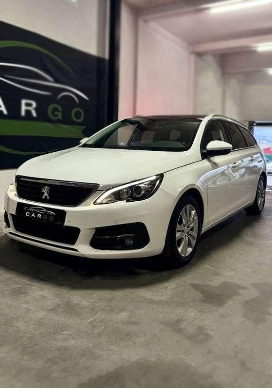 Usado Peugeot 308 Allure 110 CV (80 kW) 2019 Blanco Utilitario