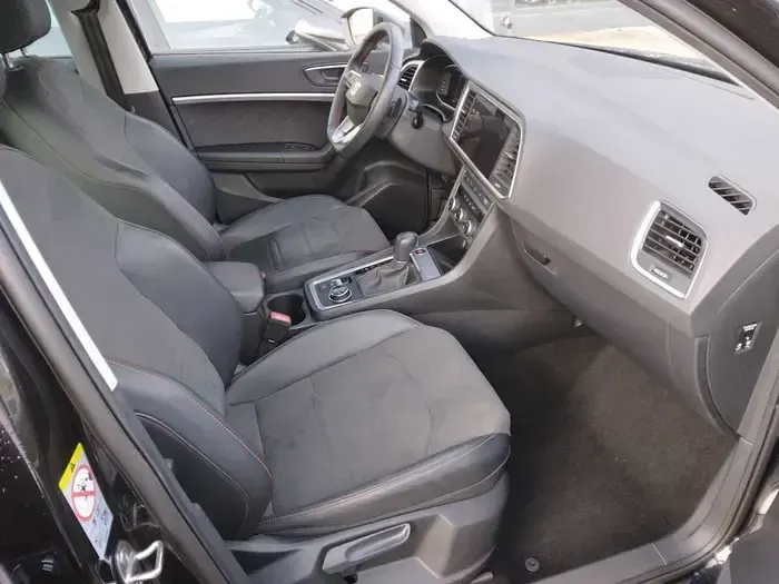 Usado Seat Ateca Style 150 CV (110 kW) 2025 Gris SUV