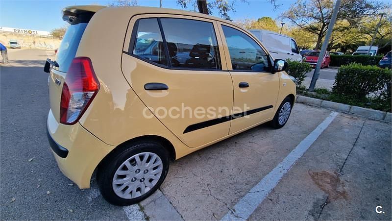 Usado Hyundai i10 Comfort 66 CV (48 kW) 2008 Amarillo Utilitario