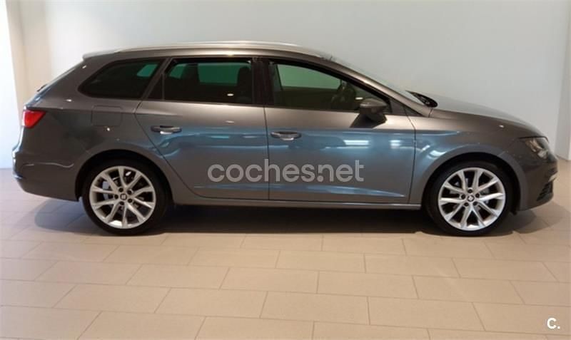 Usado Seat Leon ST Style 115 CV (84 kW) 2018 Gris / plata Familiar