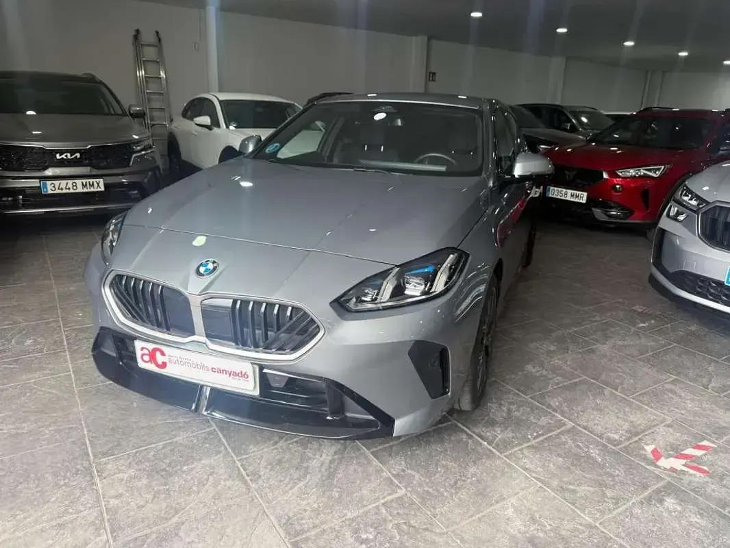 Usado BMW 120 M Sport 163 CV (119 kW) 2026 Gris Utilitario