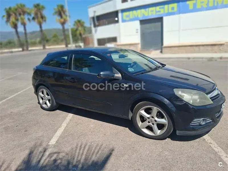 Usado Opel Astra GTC Sport 100 CV (73 kW) 2006 Negro Berlina
