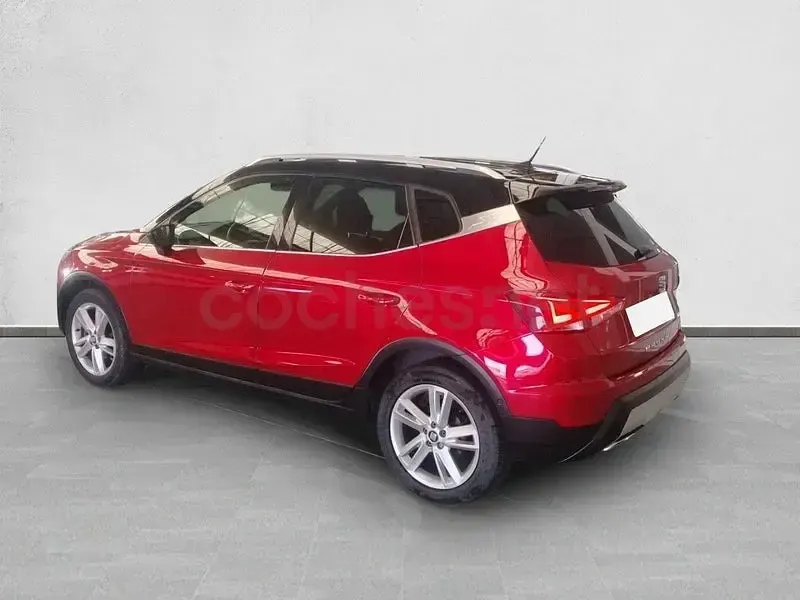 Usado Seat Arona Ecomotive 115 CV (84 kW) 2019 Granate SUV