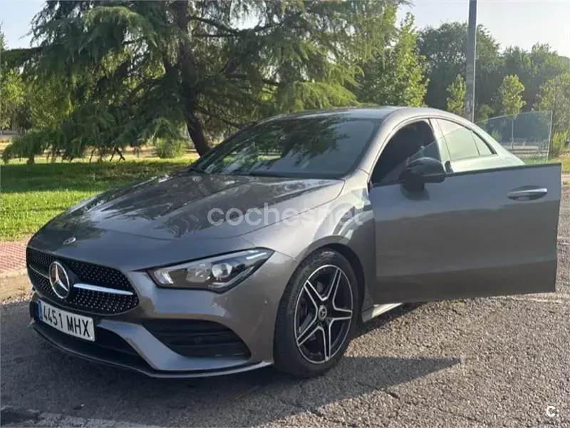 Usado Mercedes CLA180 136 CV (100 kW) 2023 Gris / plata Coupe