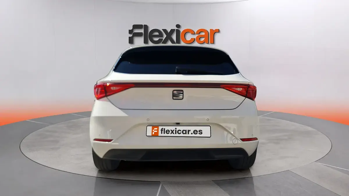 Usado Seat Leon Style 116 CV (85 kW) 2024 Blanco Berlina