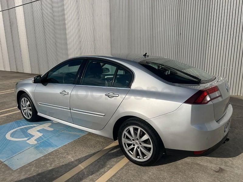 Usado Renault Laguna III Dynamique 110 CV (80 kW) 2011 Gris / plata Berlina