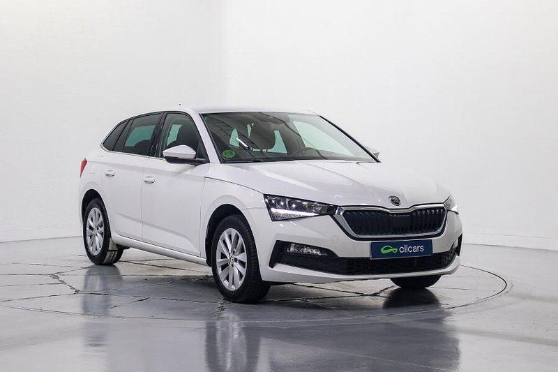 Usado Skoda Scala Selection 116 CV (85 kW) 2023 Blanco Utilitario