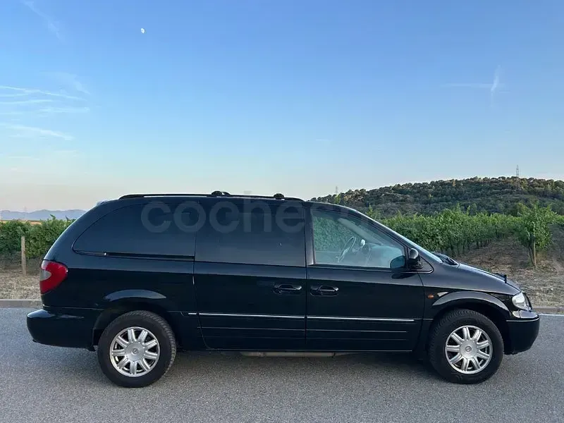 Usado Chrysler Grand Voyager Executive 150 CV (110 kW) 2007 Negro Monovolumen