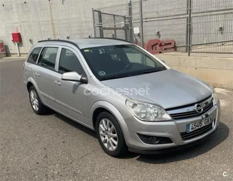 Usado Opel Astra Cosmo ST 110 CV (80 kW) 2010 Gris / plata Familiar