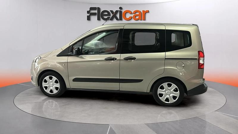Usado Ford Tourneo Courier Ambiente 102 CV (75 kW) 2015 Gris Monovolumen
