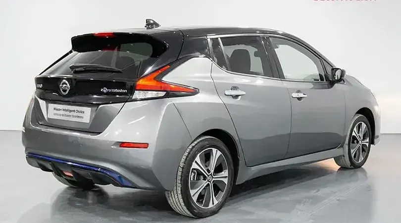 Usado Nissan Leaf N-Connecta 160 kW (218 CV) 2021 Carroceria bitono (katana grey midnight black) Utilitario