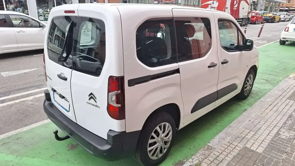 Käytetty Citroën Berlingo Live 102 HP (75 kW) 2021 Valkoinen Tila-auto