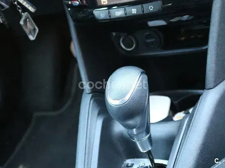 Usado Peugeot 208 Allure 110 CV (80 kW) 2018 Negro Utilitario