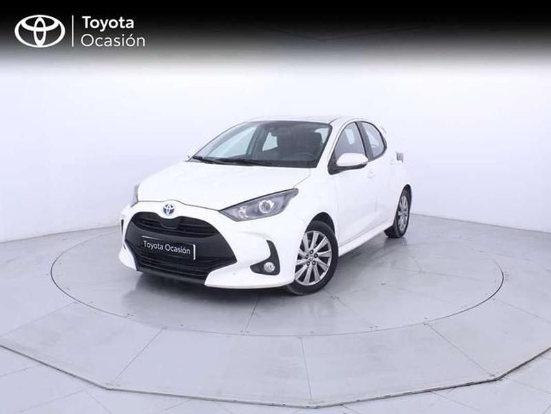 Usado Toyota Yaris Hybrid Active 116 CV (85 kW) 2022 Blanco Utilitario