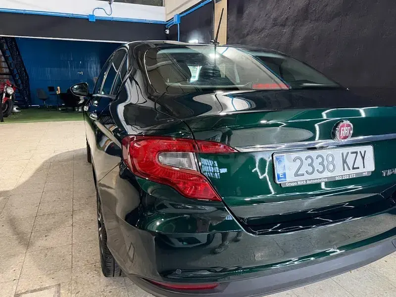 Usado Fiat Tipo Lounge 95 CV (69 kW) 2019 Verde Berlina