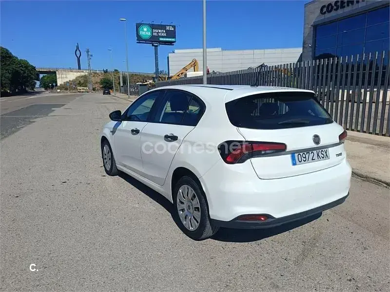 Begagnad Fiat Tipo Easy 95 HK (69 kW) 2019 Vit Sedan