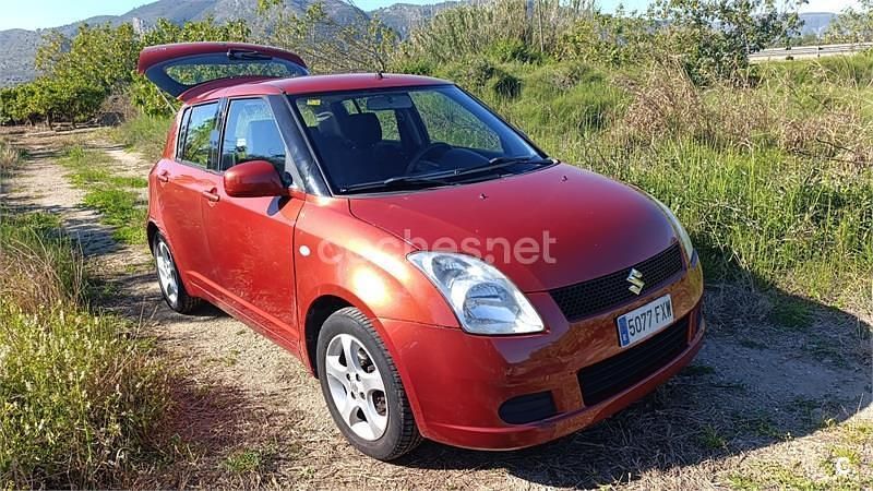 Usado Suzuki Swift GL 92 CV (67 kW) 2007 Rojo Utilitario