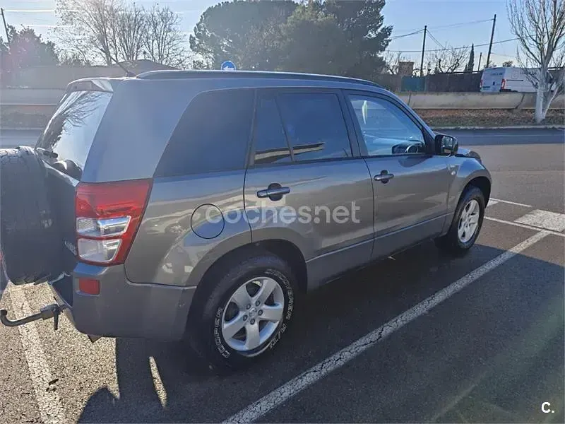 Usado Suzuki Grand Vitara 129 CV (94 kW) 2006 Gris / plata SUV