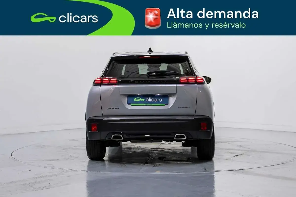 Usado Peugeot 2008 Allure 136 CV (100 kW) 2025 Plateado SUV