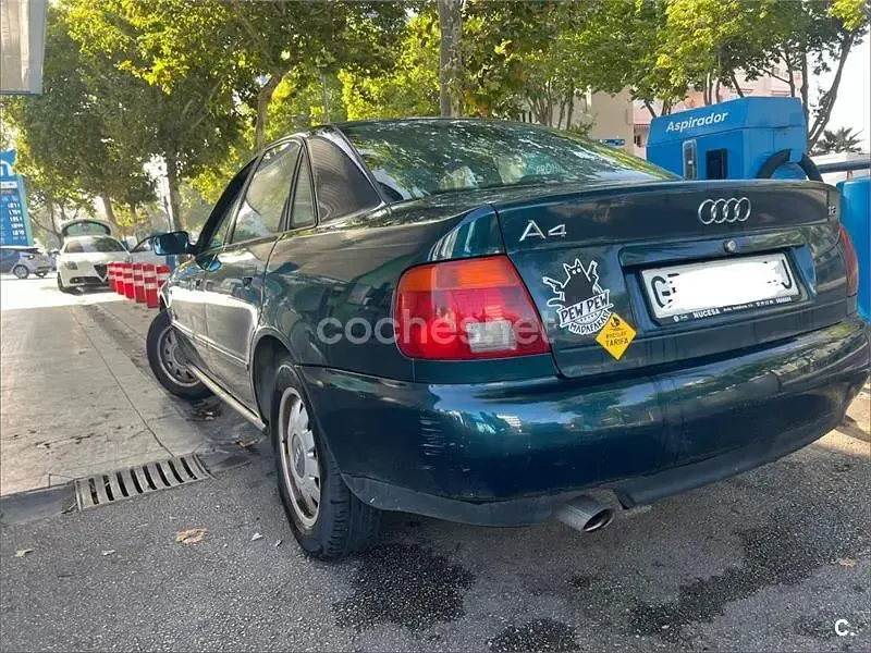 Usado Audi A4 125 CV (91 kW) 1995 Verde Berlina