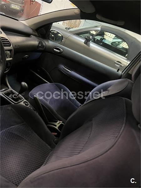 Usado Peugeot 206 70 CV (51 kW) 2005 Gris / plata Berlina