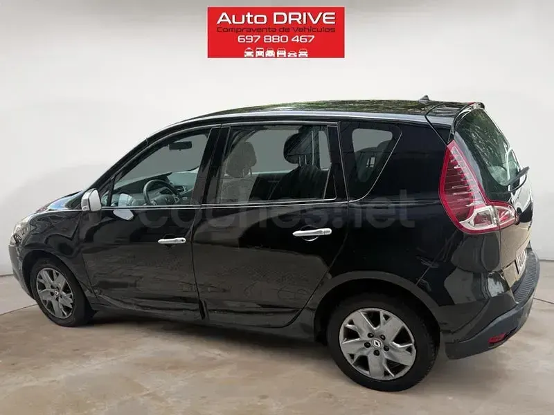 Usado Renault Scénic III Dynamique 110 CV (80 kW) 2011 Negro Monovolumen