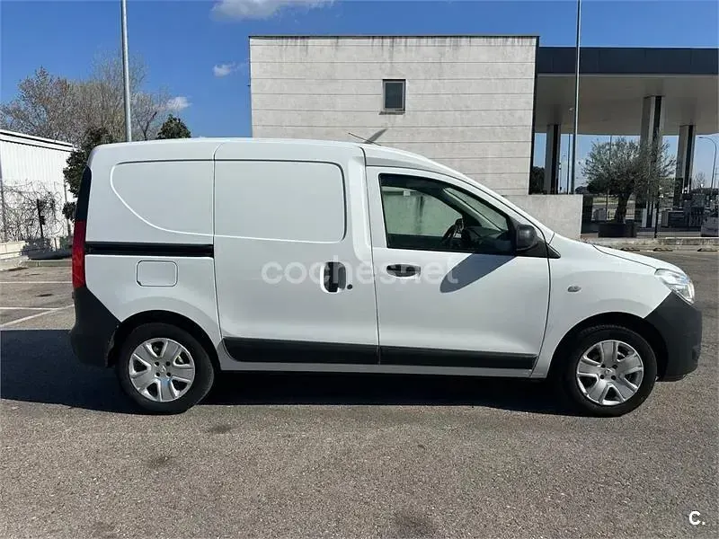 Usado Dacia Dokker Essentiel 102 CV (75 kW) 2019 Blanco Monovolumen
