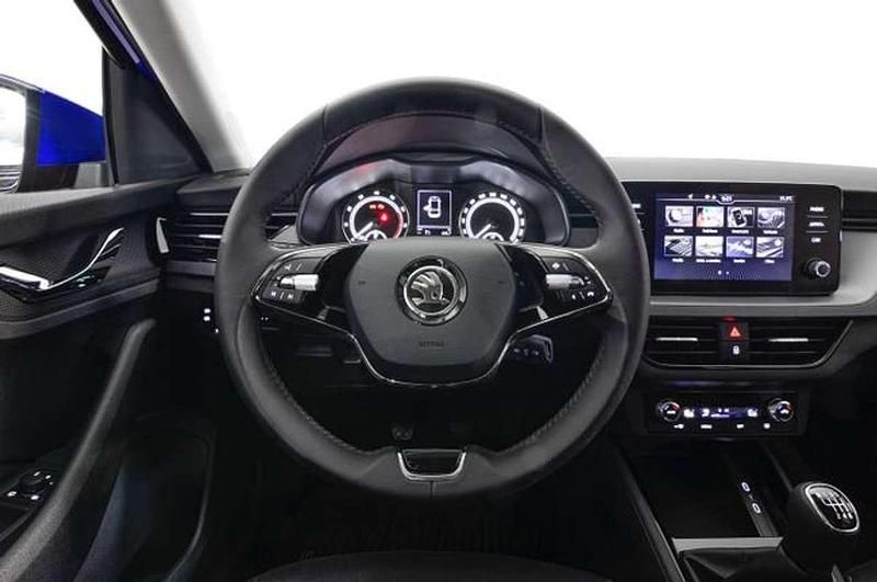 Usado Skoda Scala Ambition 110 CV (80 kW) 2023 Azul Utilitario