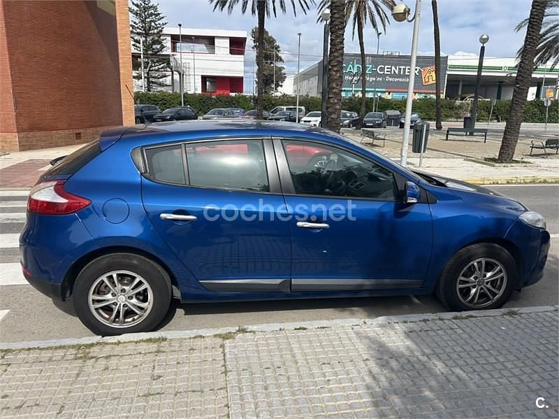 Usado Renault Mégane Authentique 100 CV (73 kW) 2010 Azul Berlina