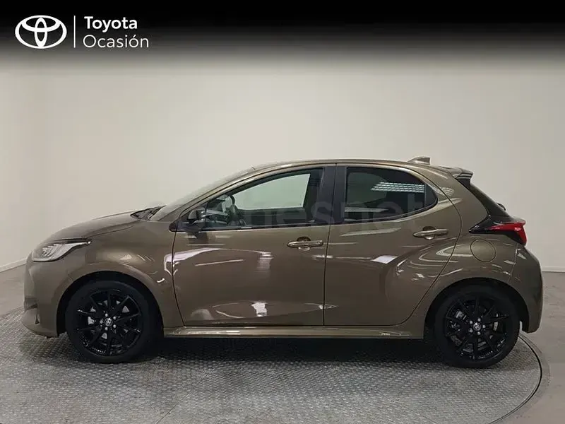 Usado Toyota Yaris Hybrid Style 116 CV (85 kW) 2023 Marrón Berlina