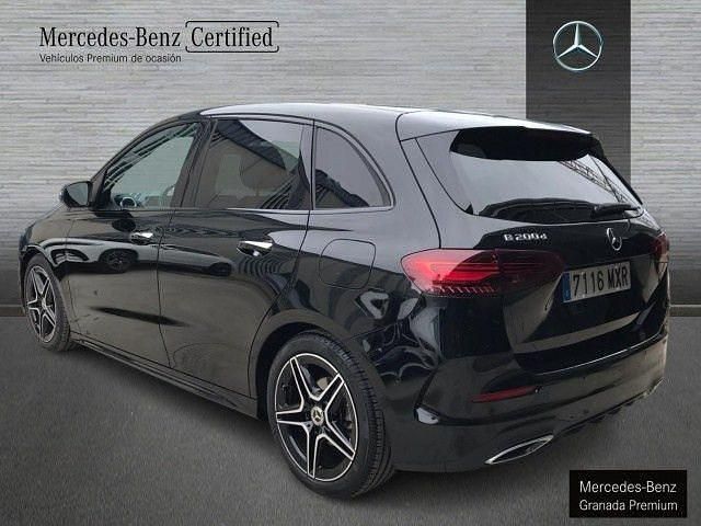 Usado Mercedes B200 150 CV (110 kW) 2025 Negro noche Monovolumen