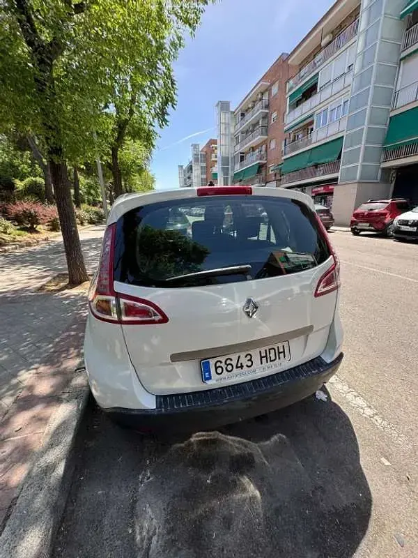 Usado Renault Scenic E-Tech Dynamique 110 CV (80 kW) 2011 Blanco Monovolumen