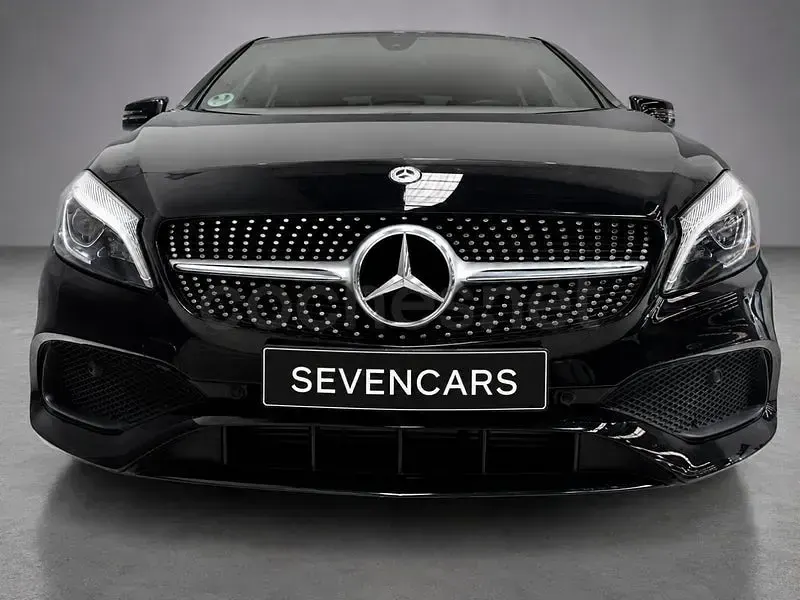 Usado Mercedes A180 122 CV (89 kW) 2018 Negro Berlina