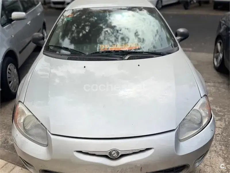 Usado Chrysler Sebring 140 CV (102 kW) 2002 Gris / plata Berlina
