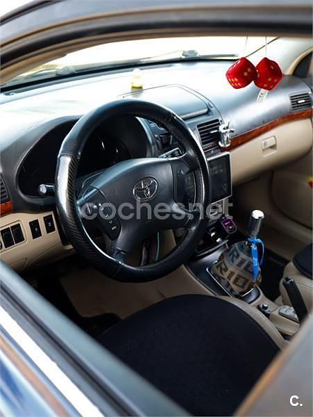 Usado Toyota Avensis Executive 116 CV (85 kW) 2005 Azul Familiar